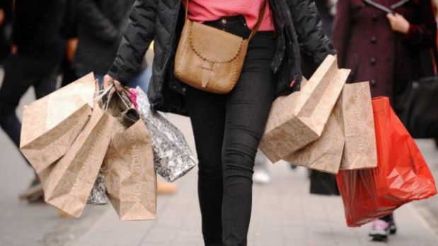 La gente está gastando más que nunca en ropa. (Foto: PA)