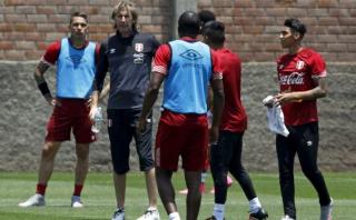 Ricardo Gareca contó dificultades de Paolo Guerrero en Brasil