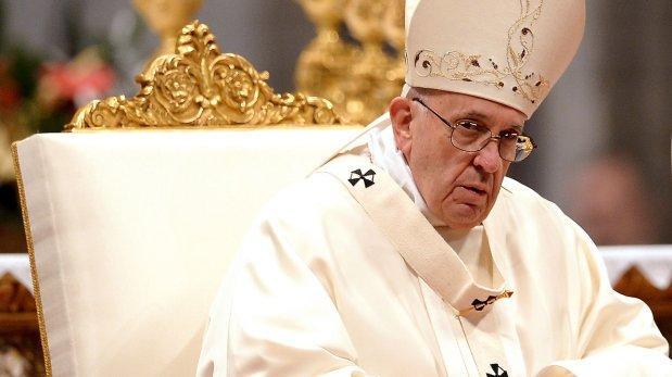 Papa Francisco pide solución para miles de cubanos varados