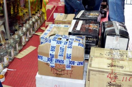 Mesa Redonda: decomisaron licores de contrabando por S/.85 mil