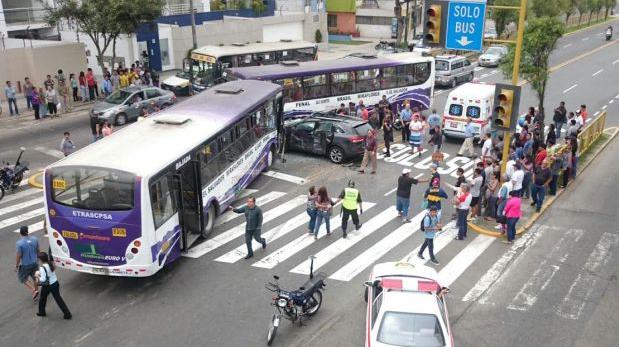 Magdalena: doce heridos por triple choque en Av. Brasil