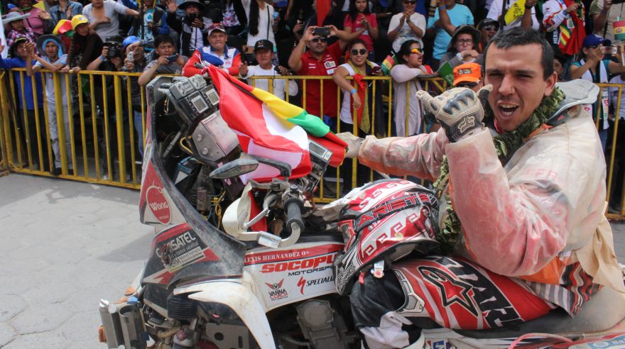 Alexis Hernández: así recibieron en Uyuni al peruano del Dakar