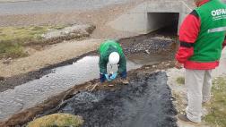 Arequipa: supervisan derrame de asfalto que afectó río Colca