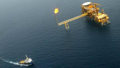 La plataforma petrolera Balal en las aguas del Golfo.