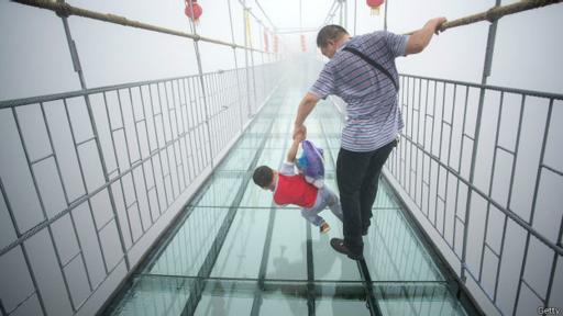 Algunos cuestionan el uso de vidrio en un ambiente montañoso. (Foto: Getty Images)