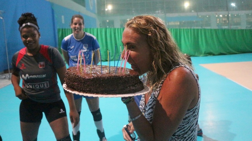 Natalia Málaga recibió sorpresa en su cumpleaños 
