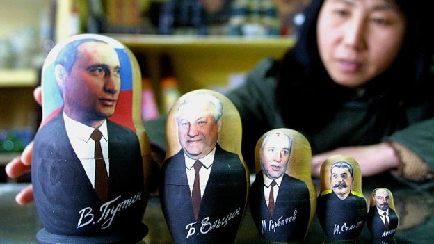 Una colección de muñecos con los líderes rusos en una tienda china. (Foto: Getty Images)