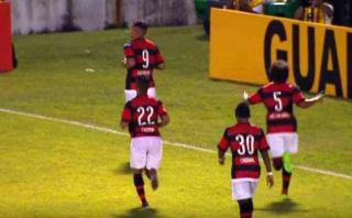 Paolo Guerrero marcó golazo en el inicio del Torneo Carioca