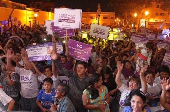 Julio Guzmán: "Van a tirarnos huevos, ataques no son gratuitos"