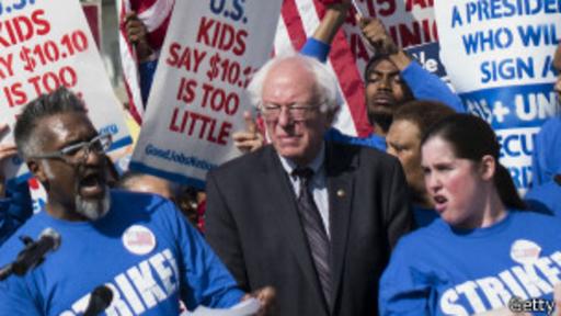 Sanders, en el centro, se declara defensor de las clases media y trabajadora de EE.UU.