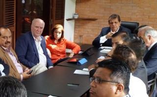 Alan García presenta equipo de técnicos de Alianza Popular