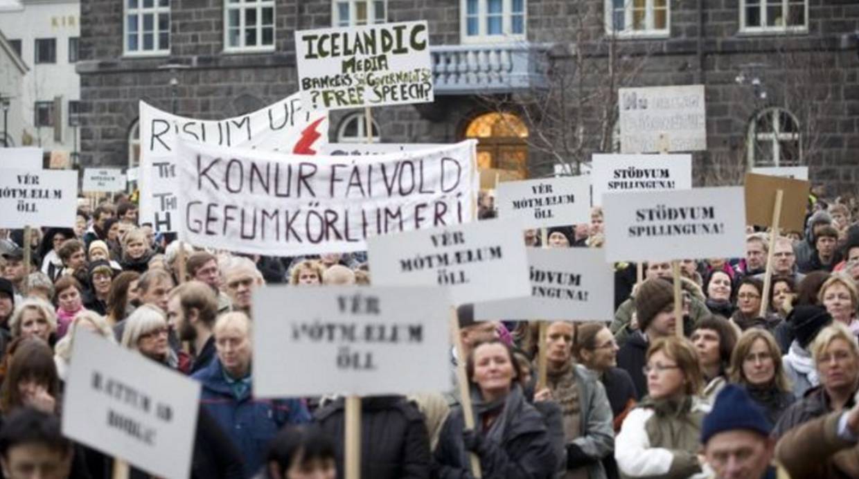 Los islandeses salieron a protestar exigiendo explicaciones. (Foto: BBC Mundo)