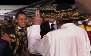 Mariachi que saludó al Papa provoca risas por parecido a Chávez