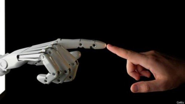 Los avances de la inteligencia artificial se estima que harán que muchas personas pierdan sus empleos en las próximas décadas. El reemplazo ya se inició. (Foto: Getty)