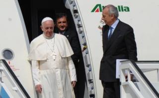 Avión del papa Francisco también fue apuntado con luz láser