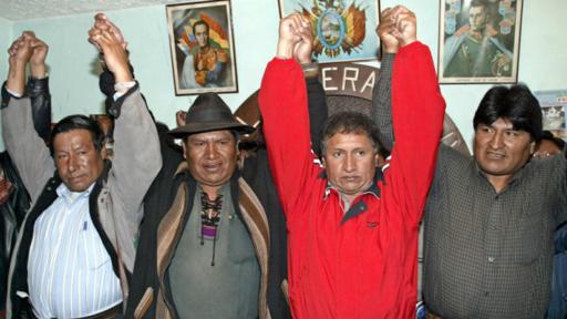 Los tres dirigentes que aparecen en la foto junto a Morales (2005) promueven el voto en su contra en el referendo sobre su cuarta reelección.