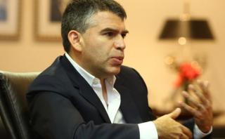 Julio Guzmán: Se debe prevenir salida del país del presidente
