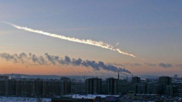 El rastro del meteoro de Chelyabinsk fue captado por varias cámaras. (Foto: UGC BBC)