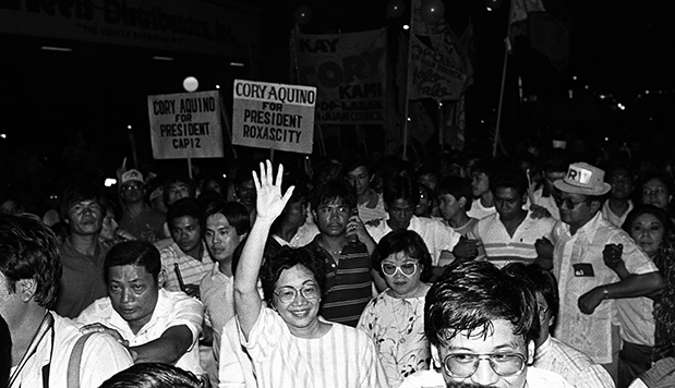 Al ser asesinado su esposo Benigno Aquino, Corazón se convirtió en la líder de la oposición. Foto: Agencias