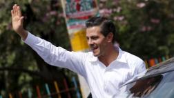 Peña Nieto visita el pueblo donde desaparecieron 43 estudiantes