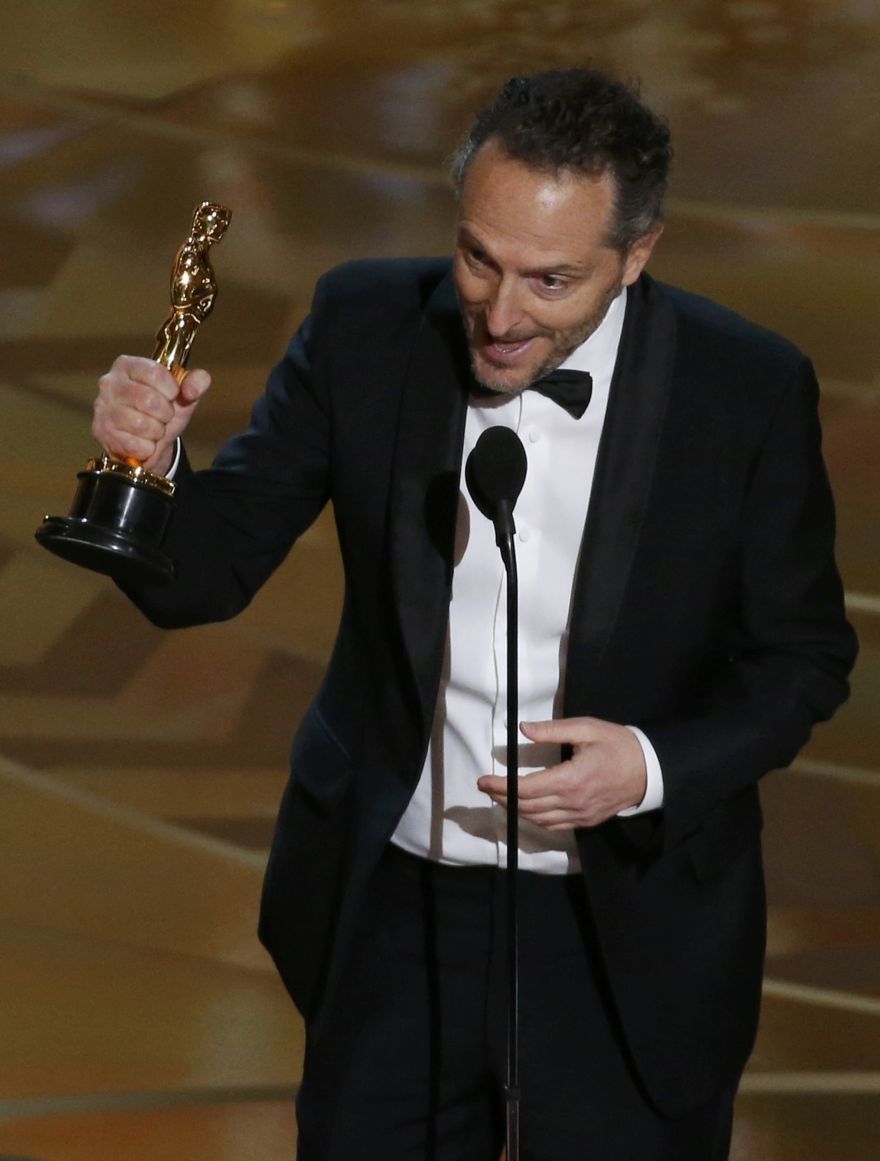 Emmanuel Lubezki celebrates with his Oscar for Best Cinematography for the movie 