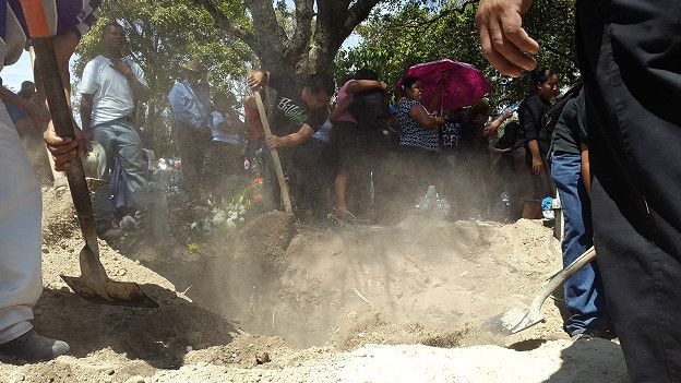 Analistas señalan que la guerra contra las pandillas ha multiplicado la violencia y la cifra de asesinatos en El Salvador. (Foto: Nelson Rauda)