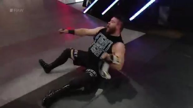 WWE: Sami Zayn ‘debutó’ en el Raw atacando a Kevin Owens
