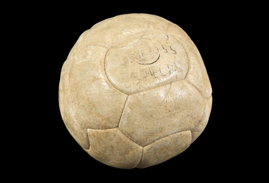 A white leather Drible brand football used by Pele to score his 1,000th career goal in a match that pitted his Santos FC team against rival Club de Regatas Vasco da Gama, known as Vasco da Gama, at Maracana Stadium in Rio de Janeiro, Brazil on November 19, 1969, is shown in this handout photo released on March 8, 2016. Triple World Cup soccer winner Pele is putting some 2,000 items up for auction, including his three World Cup medals and a one of a kind Jules Rimet trophy that could fetch up to one million dollars, auctioneers said on March 10, 2016.  REUTERS/Julien's Auctions/Handout via Reuters   ATTENTION EDITORS - THIS PICTURE WAS PROVIDED BY A THIRD PARTY. REUTERS IS UNABLE TO INDEPENDENTLY VERIFY THE AUTHENTICITY, CONTENT, LOCATION OR DATE OF THIS IMAGE. FOR EDITORIAL USE ONLY. NOT FOR SALE FOR MARKETING OR ADVERTISING CAMPAIGNS. FOR EDITORIAL USE ONLY. NO RESALES. NO ARCHIVE. THIS PICTURE IS DISTRIBUTED EXACTLY AS RECEIVED BY REUTERS, AS A SERVICE TO CLIENTS.