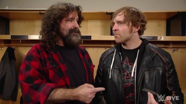 WWE: Mick Foley apadrina a Dean Ambrose en pelea contra Lesnar