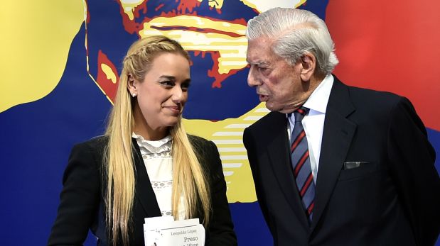 Lilian Tintori junto a Mario Vargas Llosa.(Foto: AFP)