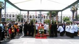 Mujer con arma de juguete causó temor en misa por Semana Santa