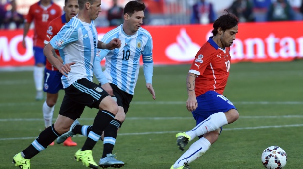 Chile vs. Argentina EN VIVO: se enfrentan por la quinta fecha de las Eliminatorias Rusia 2018. (Foto: AFP)