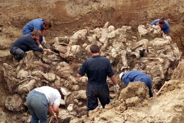 International forensic experts examine dozens of bodies, believed to be some of the 8000 missing persons who fled Srebrenica in July 1995, in a mass grave in the Serb entity of Pilicer, Bosnia in a September 18, 1996 file photo. Bosnian Serb wartime general Ratko Mladic was arrested in Serbia on May 26, 2011 after years on the run from international genocide charges, opening the way for the once-pariah state to approach the European mainstream. Mladic, accused of orchestrating the massacre of 8,000 Muslim men and boys in the town of Srebrenica and a brutal 43-month siege of Sarajevo during Bosnia's 1992-5 war, was found in a farmhouse owned by a cousin, a police official said. REUTERS/Kevin Coombs/files  (BOSNIA - Tags: CIVIL UNREST CRIME LAW)