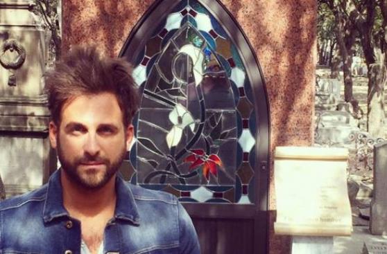 Rodrigo González visitó tumba de Roberto Gómez Bolaños