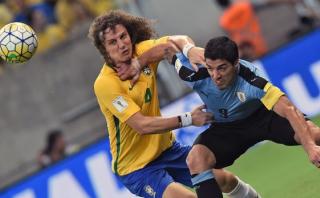 Uruguay le robó un empate 2-2 a Brasil con gol de Suárez
