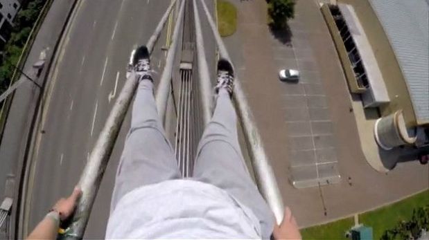 Jake Smith es un experto en freerunning (similar a Parkour) pero su video causó tal alarma que llegó a los titulares y hasta la policía emitió advertencias. (Foto: BBC)