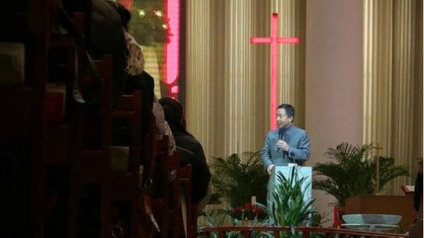 Wu Weiqing, pastor de una iglesia oficial en Beijing, dice que lleva 