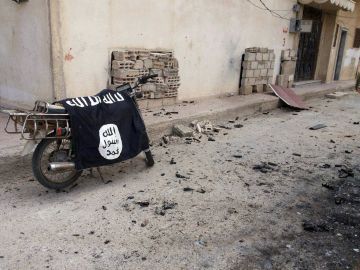 A flag belonging to the Islamic State fighters is seen on a motorbike after forces loyal to Syria's President Bashar al-Assad  recaptured the historic city of Palmyra, in Homs Governorate in this handout picture provided by SANA on March 27, 2016. REUTERS/SANA/Handout via Reuters ATTENTION EDITORS - THIS PICTURE WAS PROVIDED BY A THIRD PARTY. REUTERS IS UNABLE TO INDEPENDENTLY VERIFY THE AUTHENTICITY, CONTENT, LOCATION OR DATE OF THIS IMAGE. EDITORIAL USE ONLY. NOT FOR SALE FOR MARKETING OR ADVERTISING CAMPAIGNS. THIS PICTURE IS DISTRIBUTED EXACTLY AS RECEIVED BY REUTERS, AS A SERVICE TO CLIENTS.