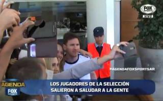 Argentina: Messi y jugadores se acercaron a saludar a hinchas