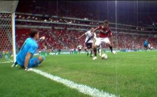 Paolo Guerrero falló gol y mira cómo reaccionó su entrenador