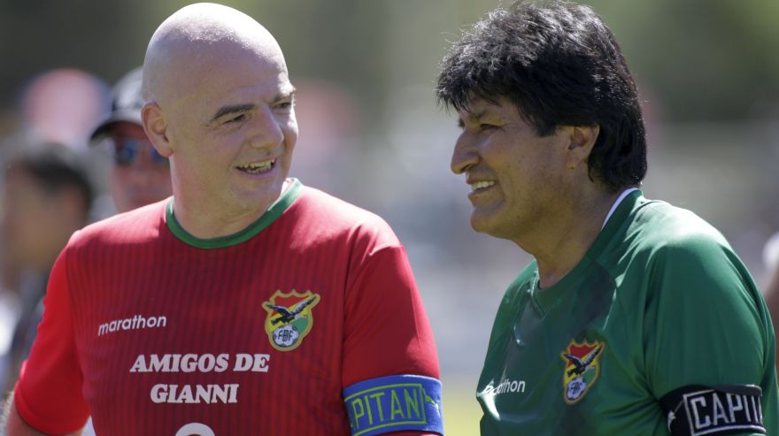 Gianni Infantino y Evo Morales jugaron amistoso en Bolivia