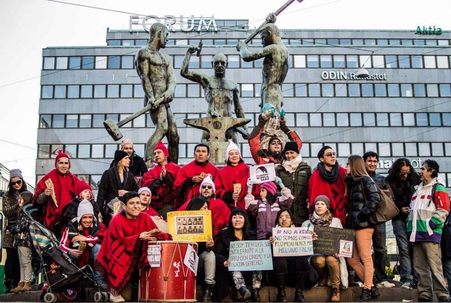Desde el corazón de Helsinki, Finlandia, hubo una protesta recordando el autogolpe y contra Keiko Fujimori. (Facebook)