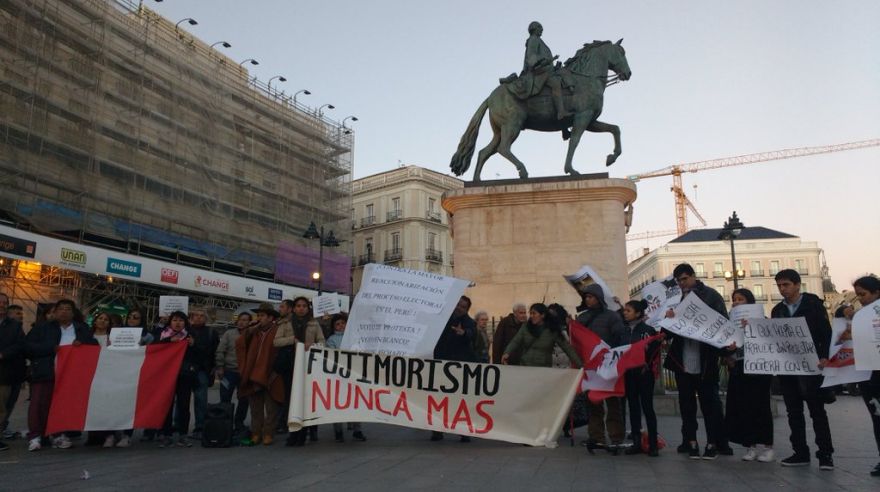 En Madrid también hubo una manifestación contra Keiko Fujimori por este 5 de abril. (Twitter: @mirandavluis)