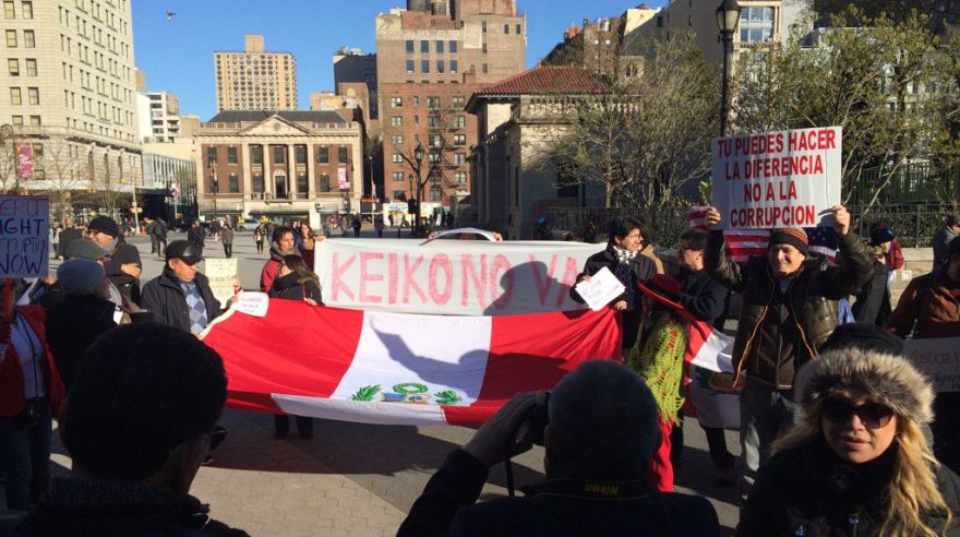 La fotografía desde Nueva York muestra una movilización contra Keiko Fujimori. (Twitter: @Matteo_S_)