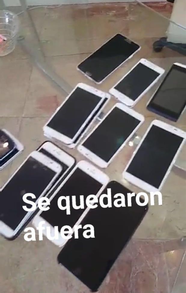 El presidente de Argentina, Mauricio Macri, no permite que los ministros entren con sus celulares a las reuniones. (Foto:Snapchat de Macri)