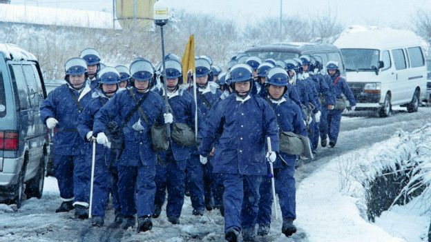 La policía inspeccionó todas las dependencias de la secta tras los mortales ataques. (Foto: Getty Images)