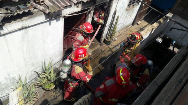 Una chispa habría sido el origen del voraz incendio en el distrito San Luis. (Foto: Difusión)