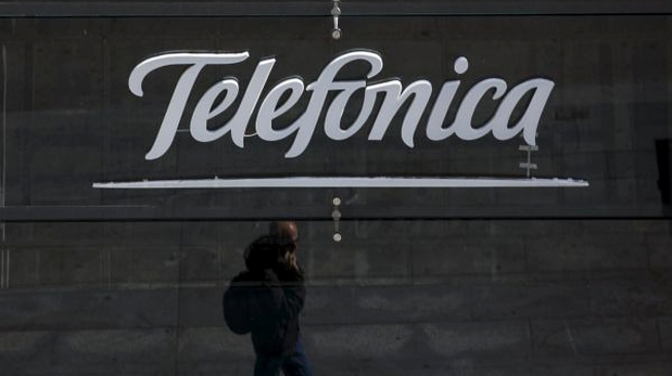 Las compañías telefónicas en Venezuela tienen deudas millonarias con proveedores internacionales y el gobierno no les permite aumentar las tarifas de llamadas internacionales. (Foto archivo: Reuters)