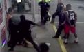 El salvaje ataque de un policía contra una mujer esposada