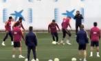 Lionel Messi 'humilló' a Gerard Piqué en entrenamiento [VIDEO]